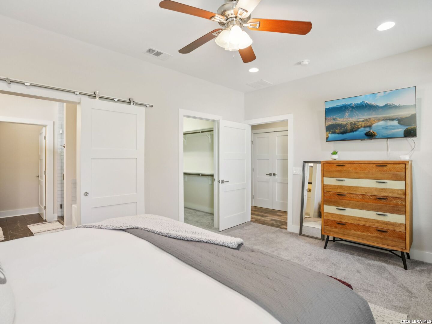 1206 Deloney APT B