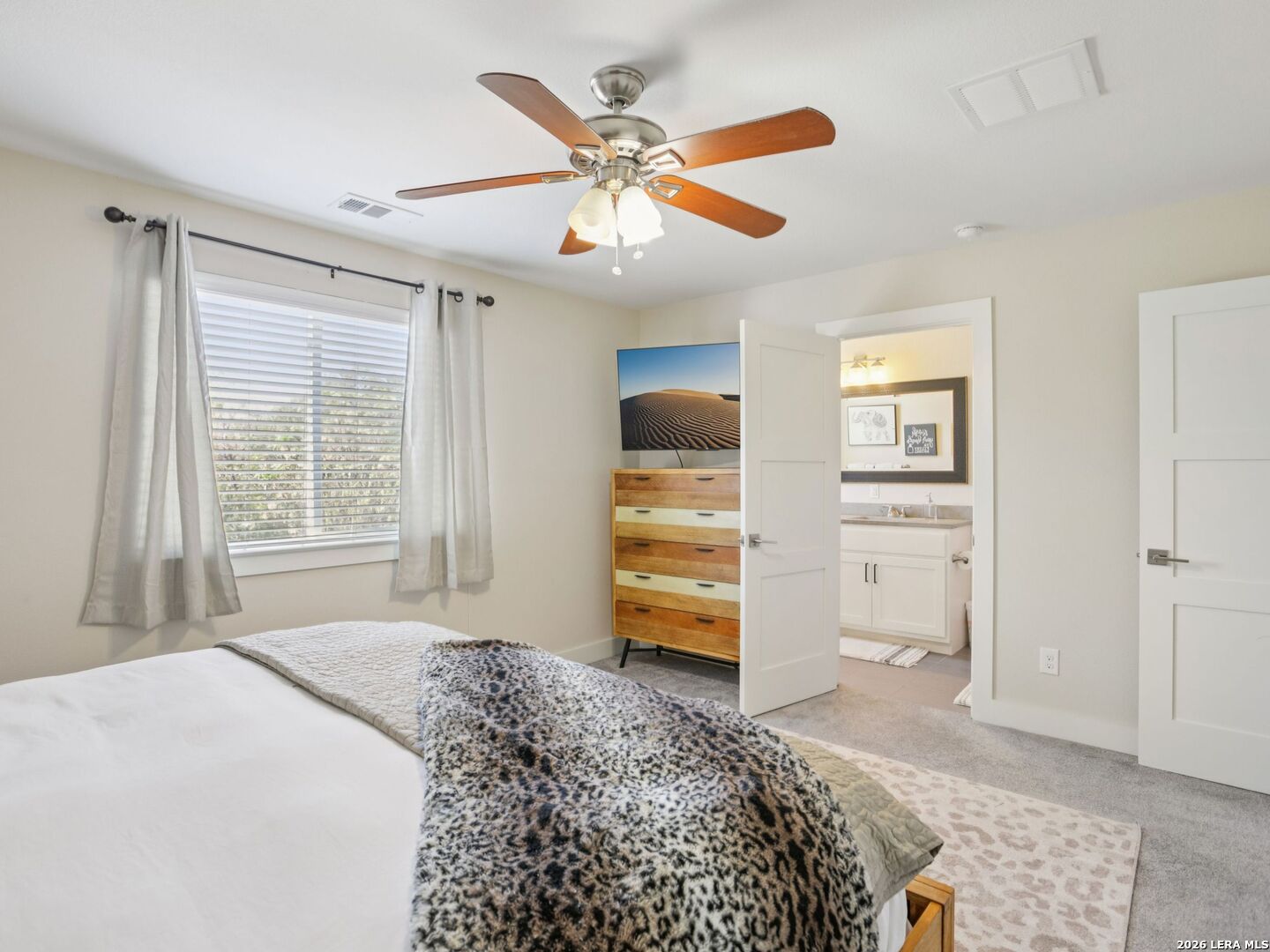 1206 Deloney APT B