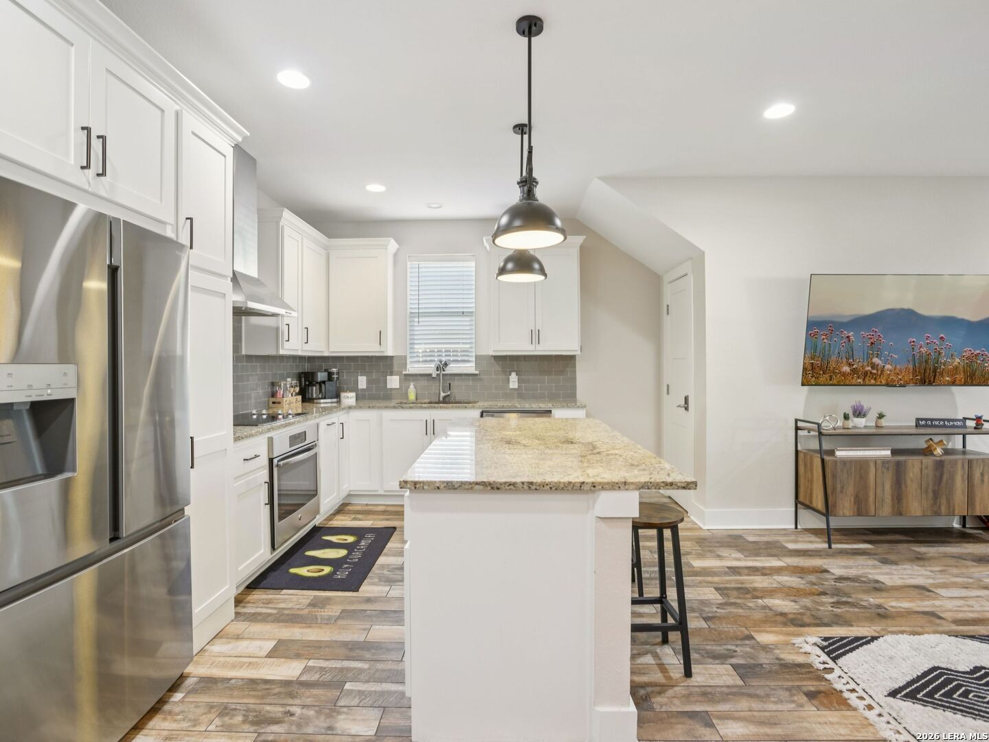 1206 Deloney APT B