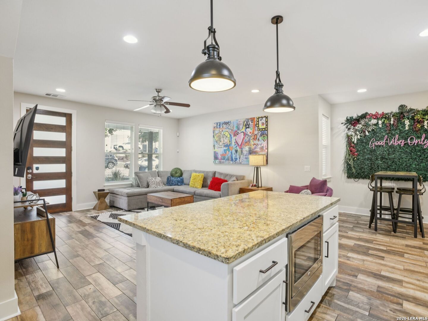 1206 Deloney APT B