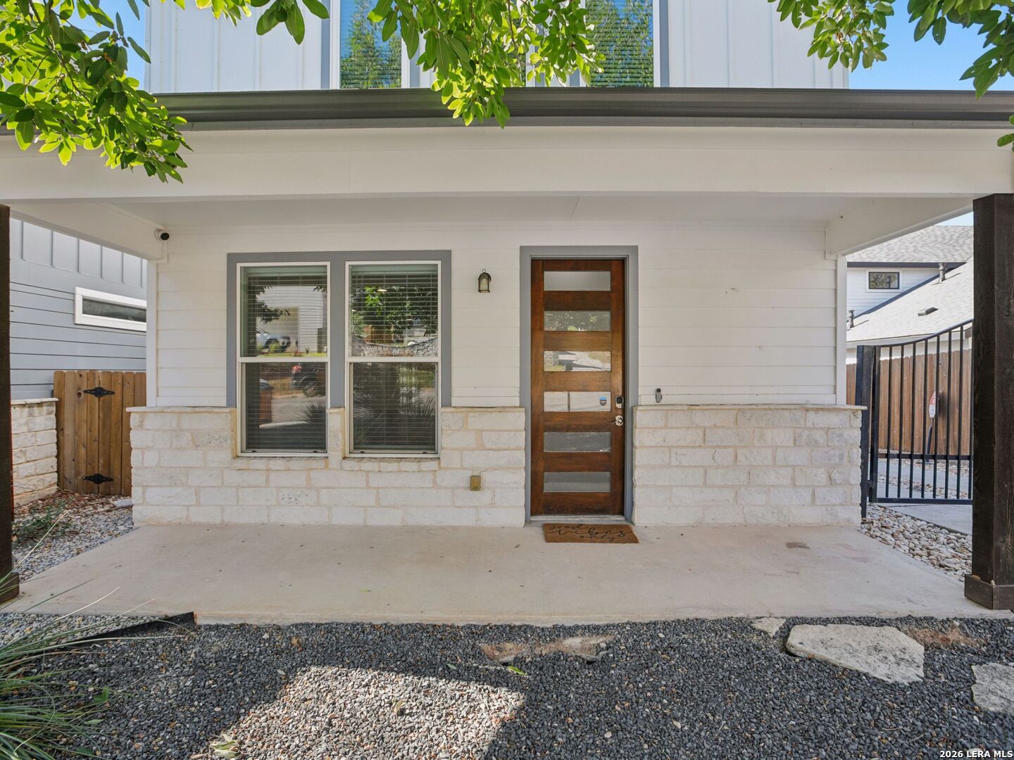 1206 Deloney APT B