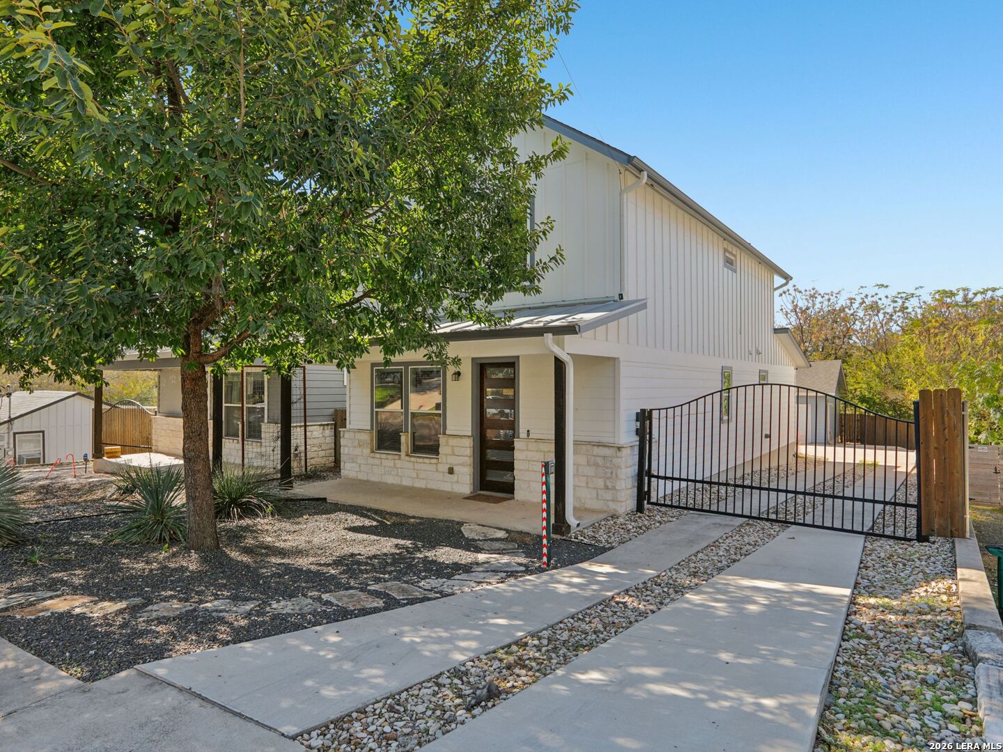 1206 Deloney APT B