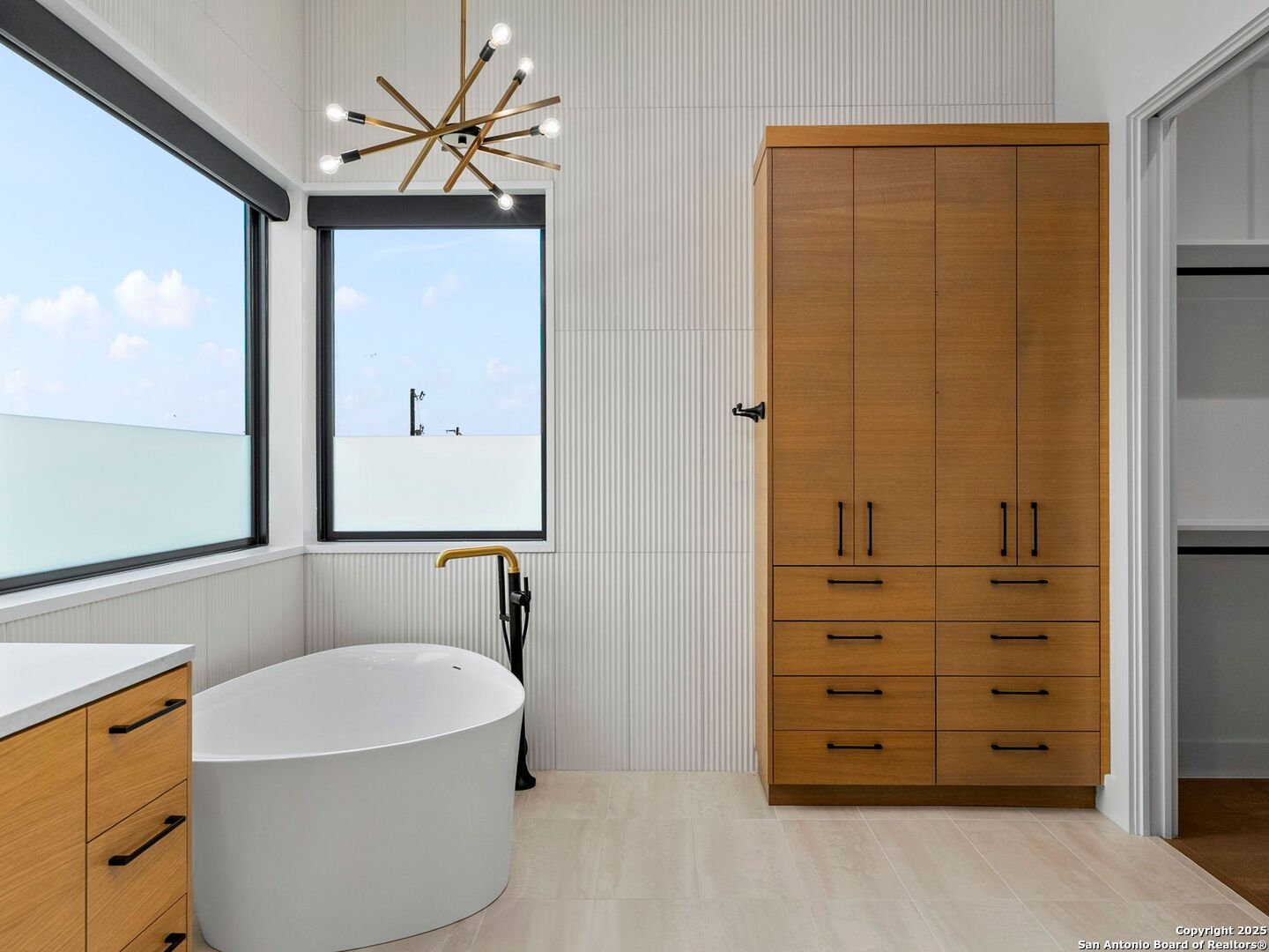 1104 SUMMIT RIDGE DR