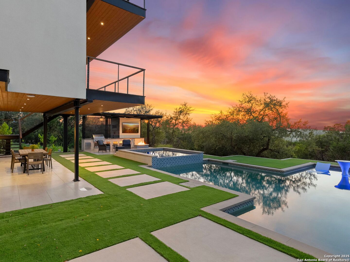 1104 SUMMIT RIDGE DR