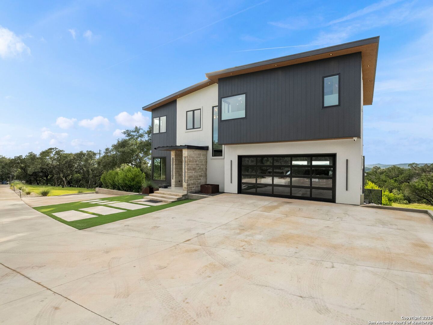 1104 SUMMIT RIDGE DR