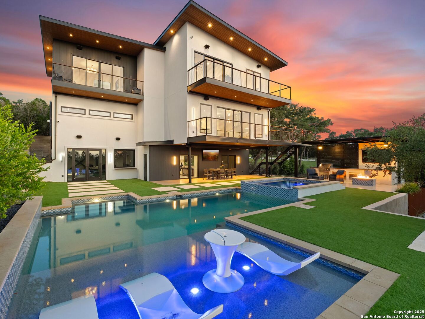 1104 SUMMIT RIDGE DR