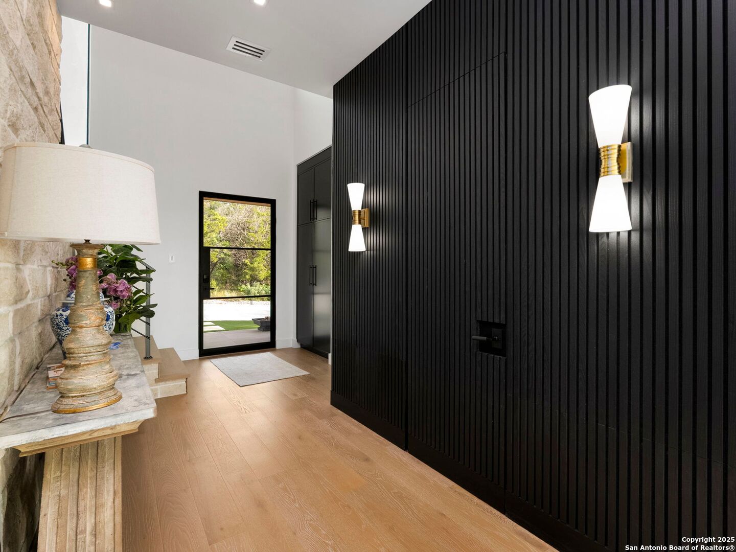 1104 SUMMIT RIDGE DR