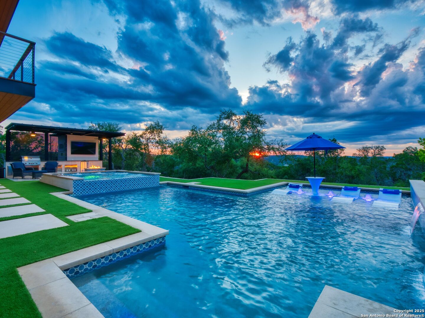 1104 SUMMIT RIDGE DR