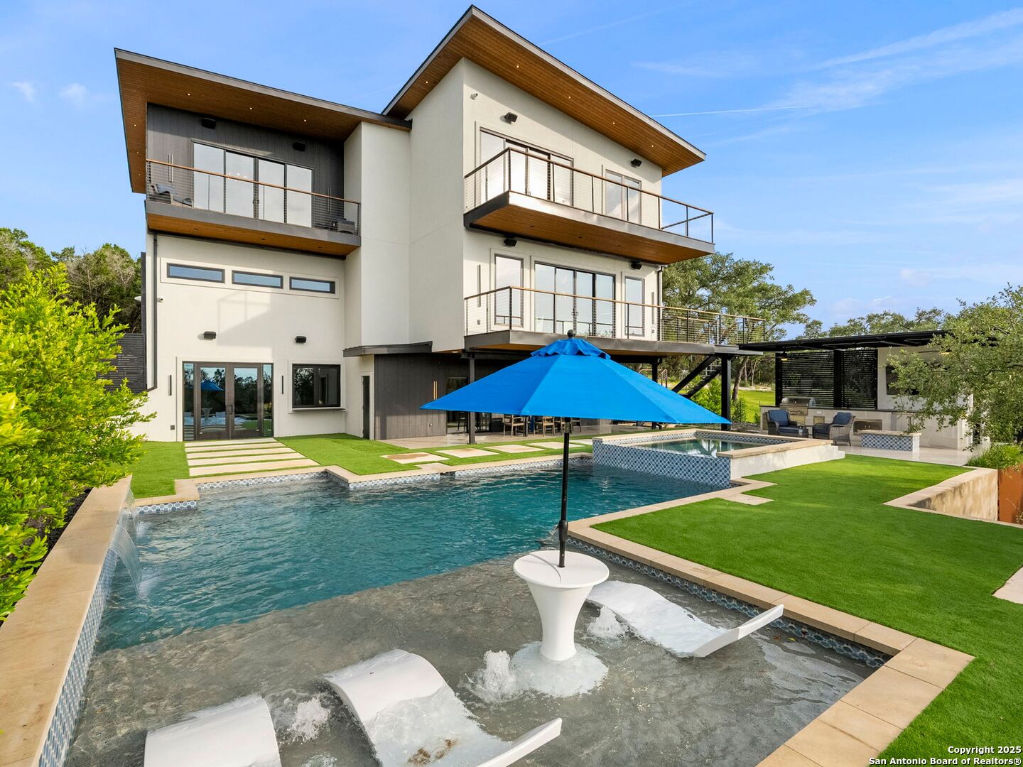 1104 SUMMIT RIDGE DR