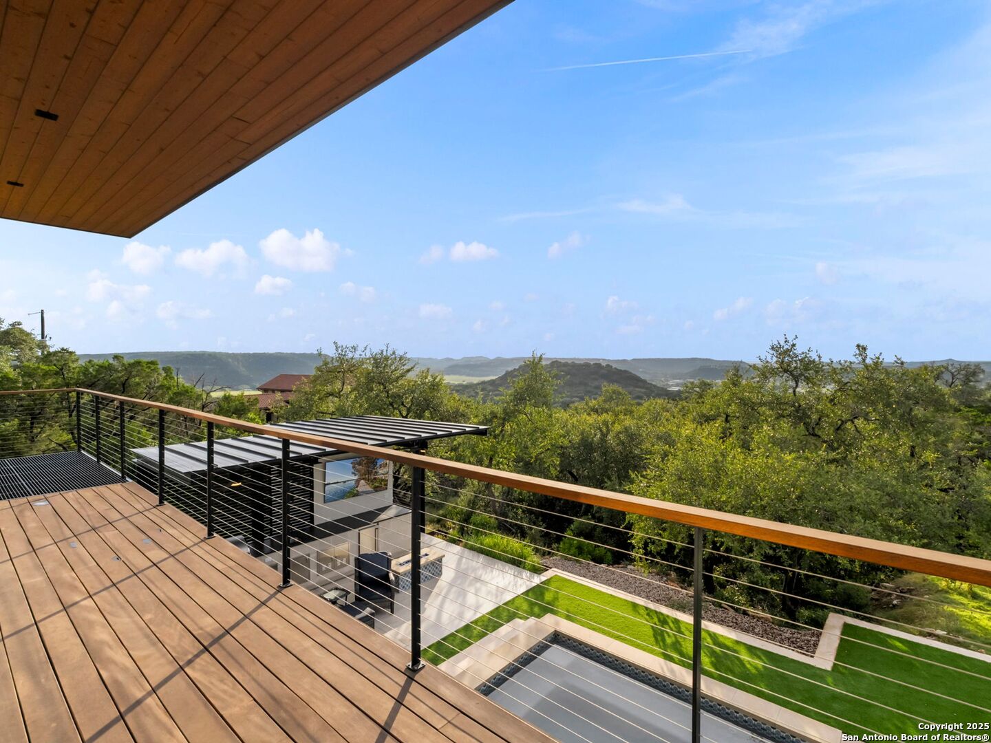 1104 SUMMIT RIDGE DR