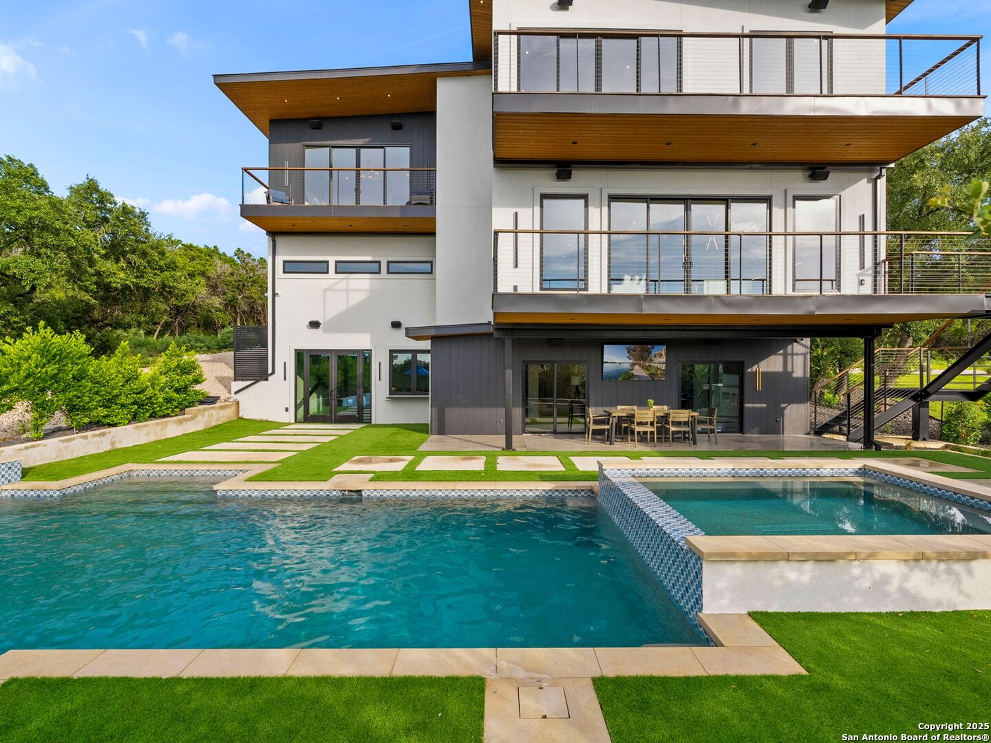 1104 SUMMIT RIDGE DR