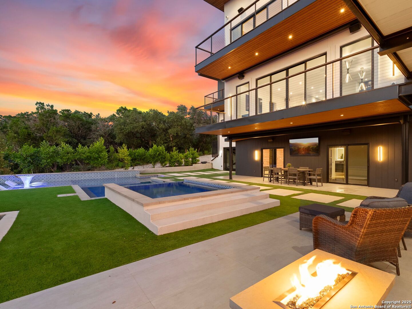 1104 SUMMIT RIDGE DR