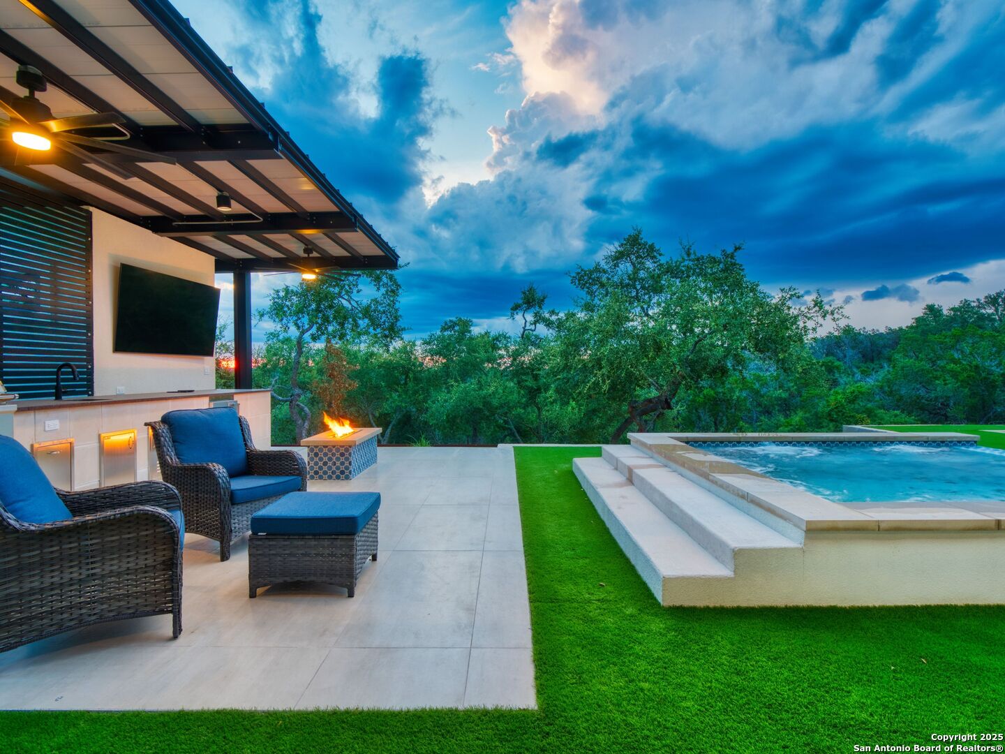 1104 SUMMIT RIDGE DR