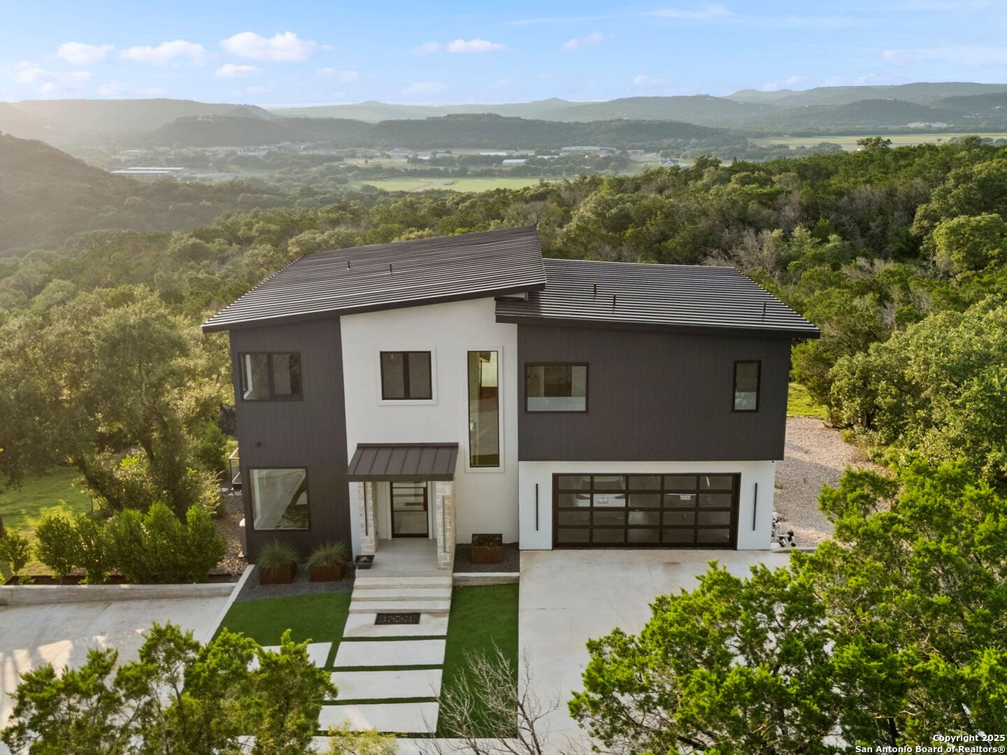 1104 SUMMIT RIDGE DR