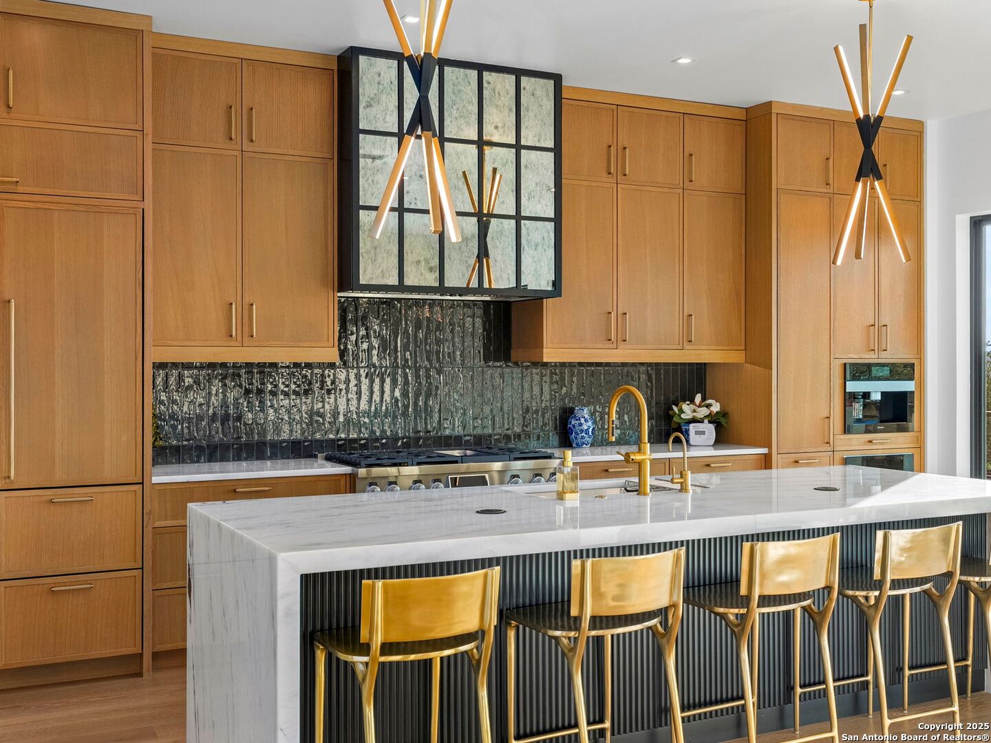 1104 SUMMIT RIDGE DR