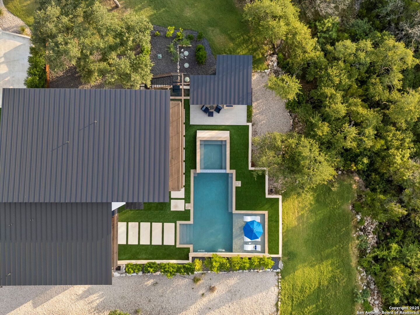 1104 SUMMIT RIDGE DR