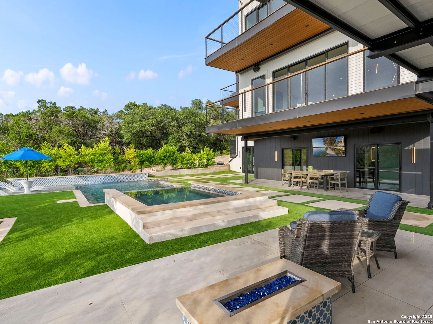 1104 SUMMIT RIDGE DR