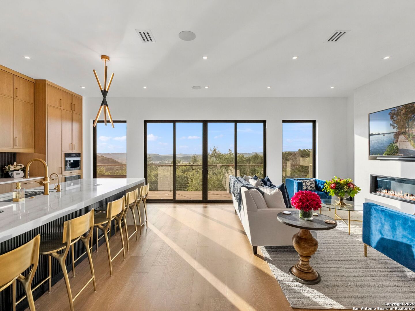 1104 SUMMIT RIDGE DR