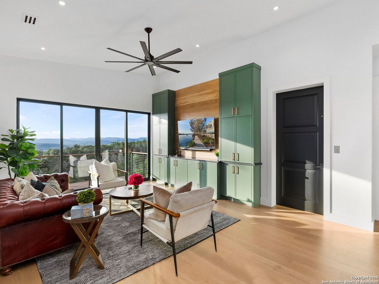 1104 SUMMIT RIDGE DR