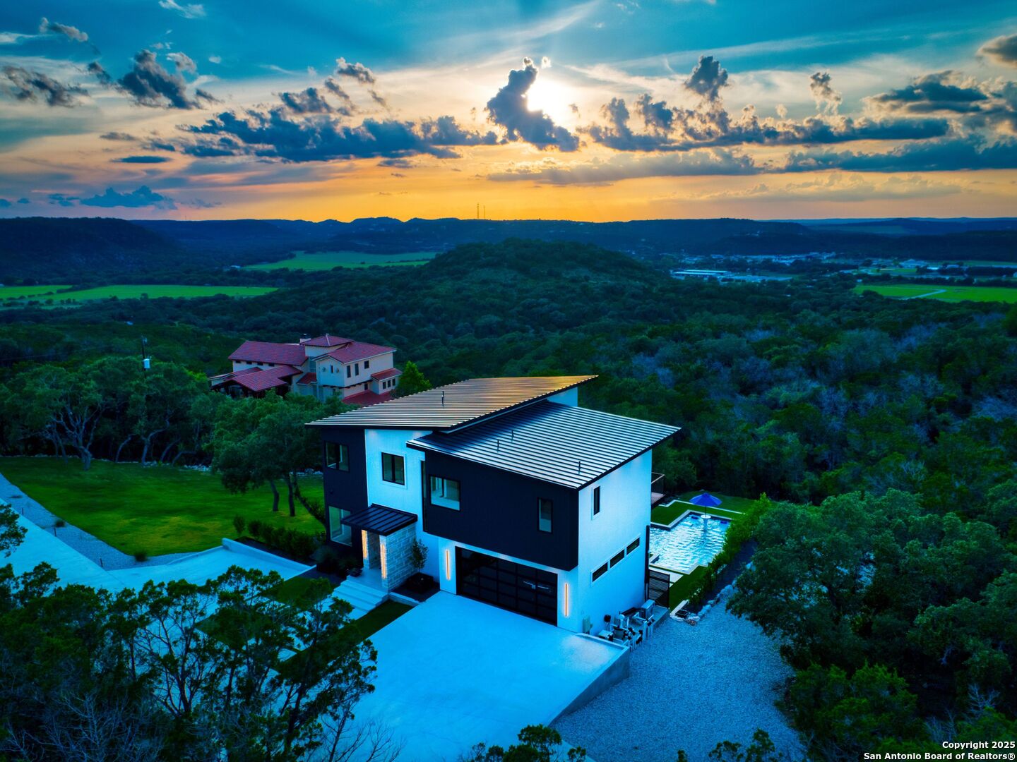 1104 SUMMIT RIDGE DR