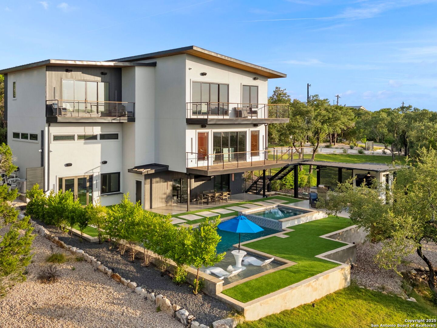 1104 SUMMIT RIDGE DR