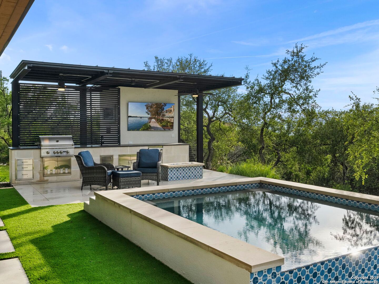 1104 SUMMIT RIDGE DR