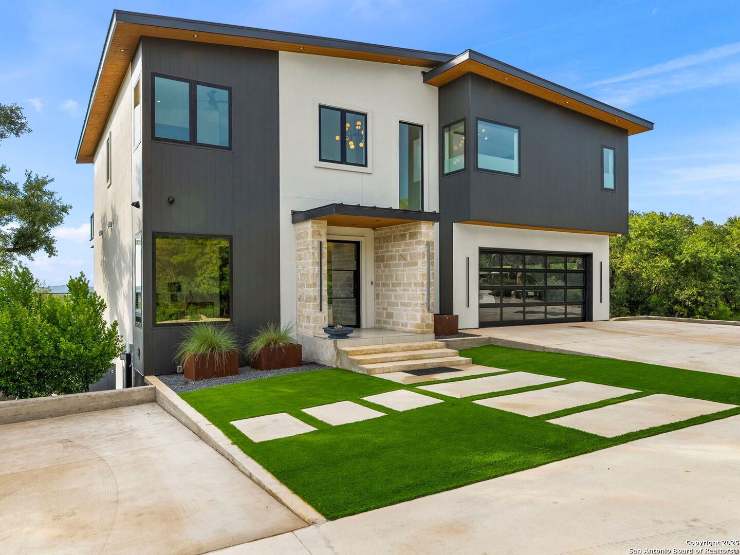 1104 SUMMIT RIDGE DR