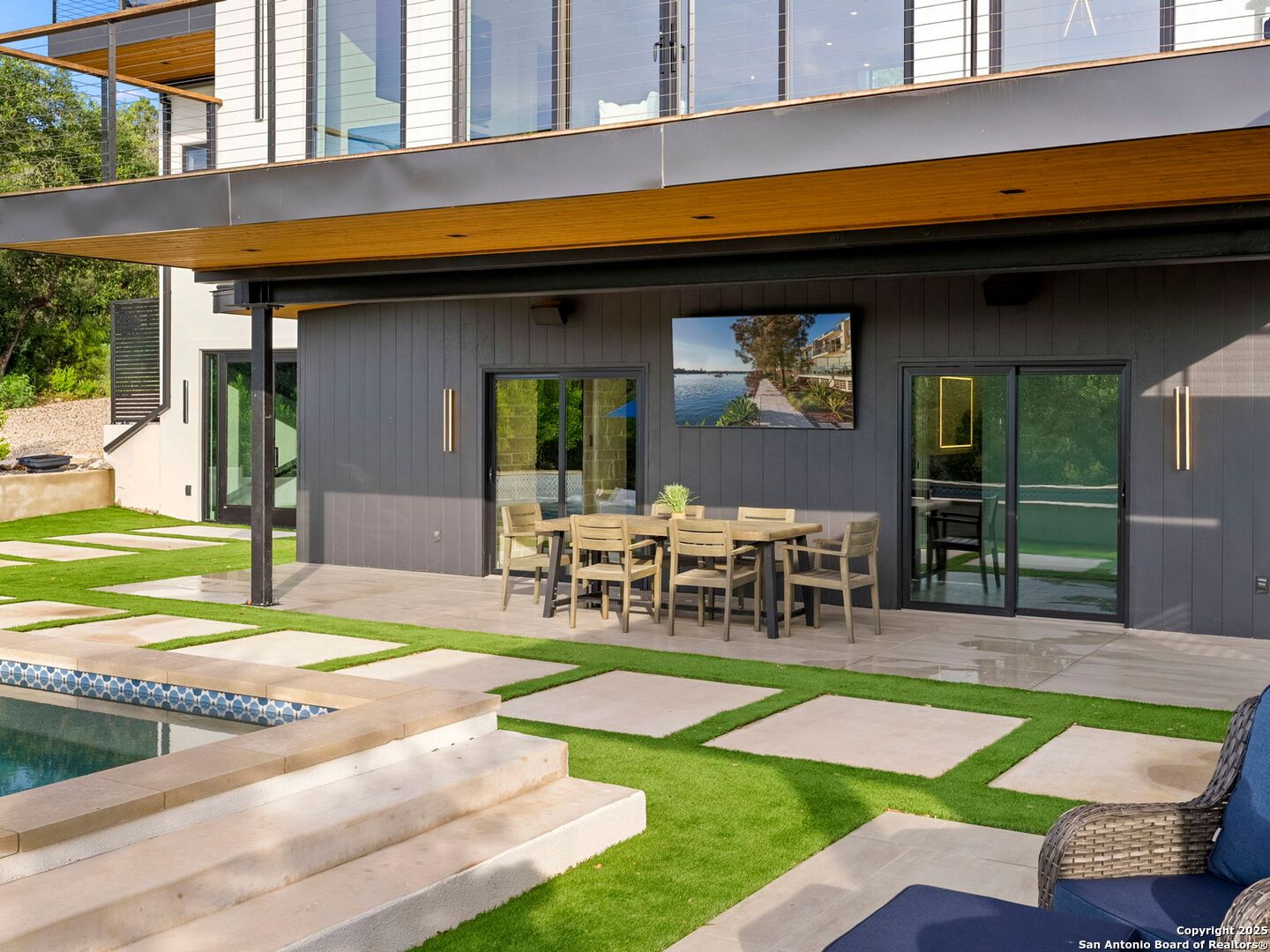 1104 SUMMIT RIDGE DR