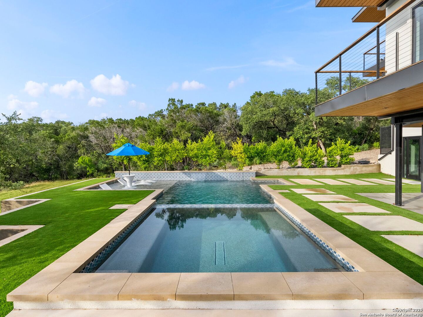 1104 SUMMIT RIDGE DR