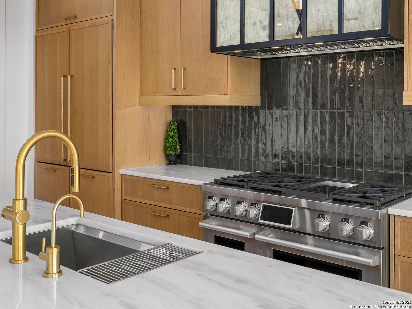 1104 SUMMIT RIDGE DR