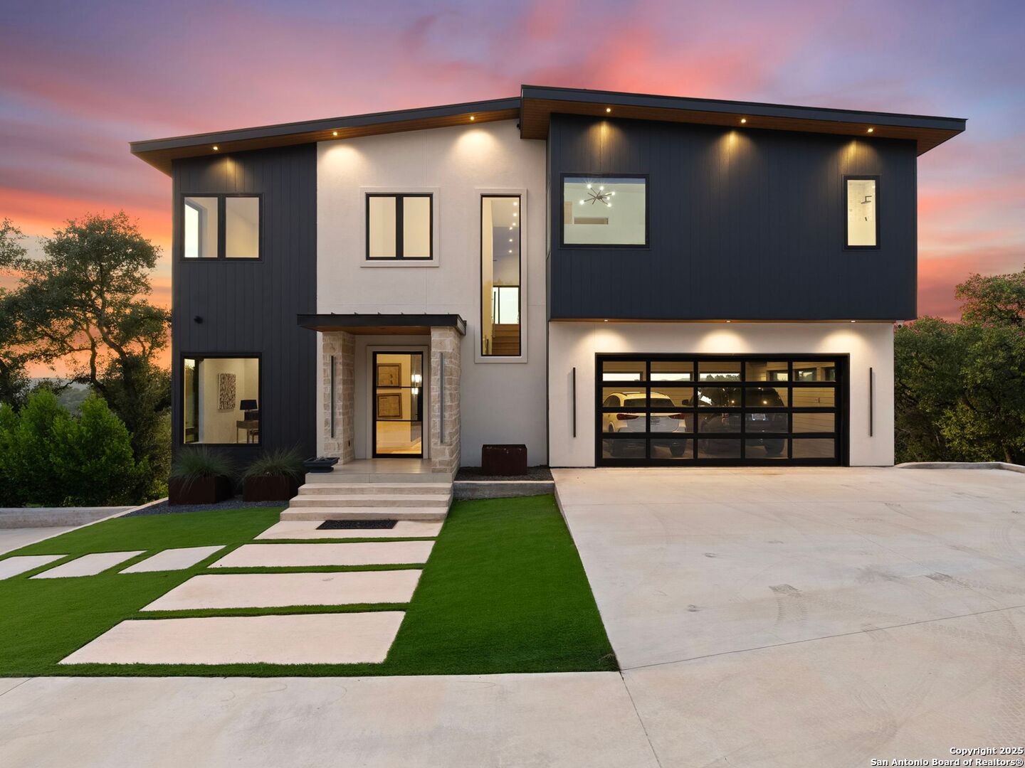 1104 SUMMIT RIDGE DR