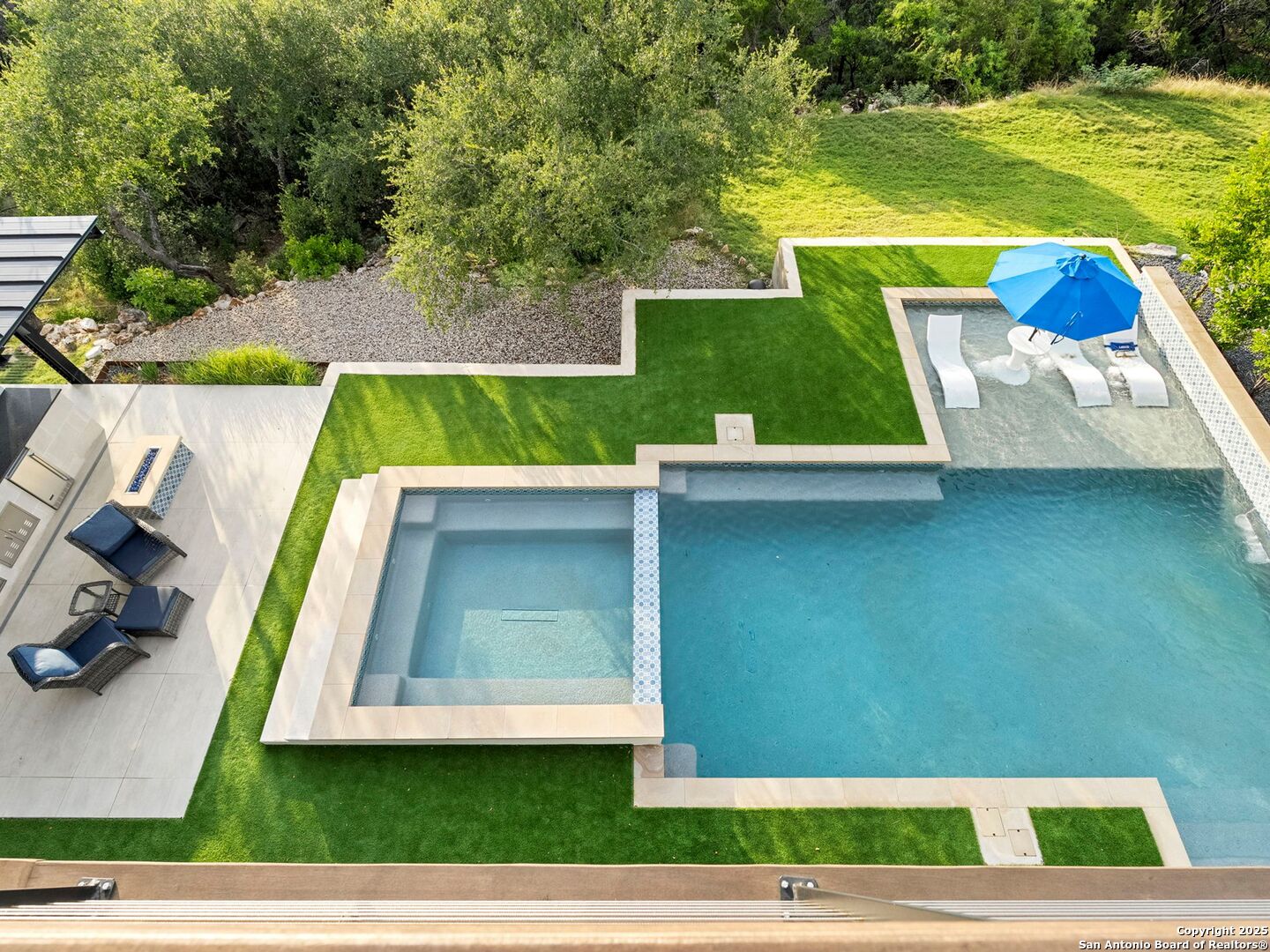 1104 SUMMIT RIDGE DR