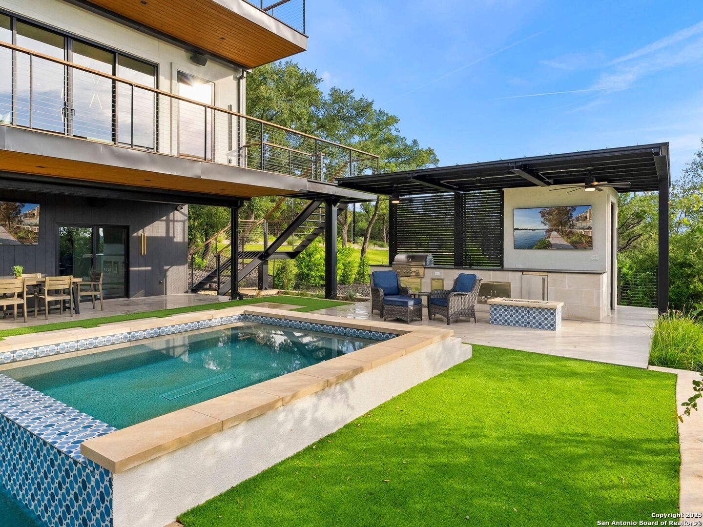 1104 SUMMIT RIDGE DR