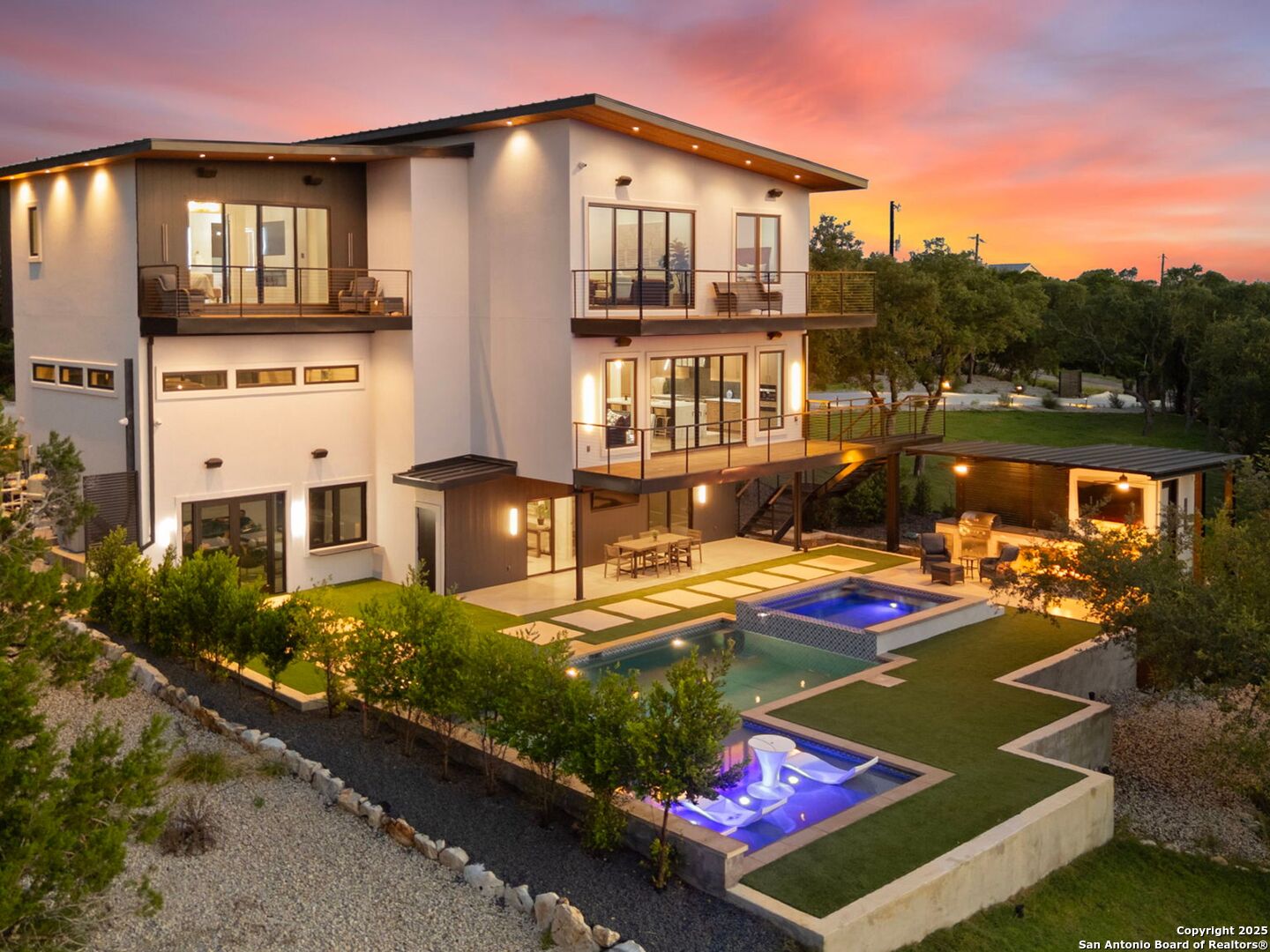 1104 SUMMIT RIDGE DR