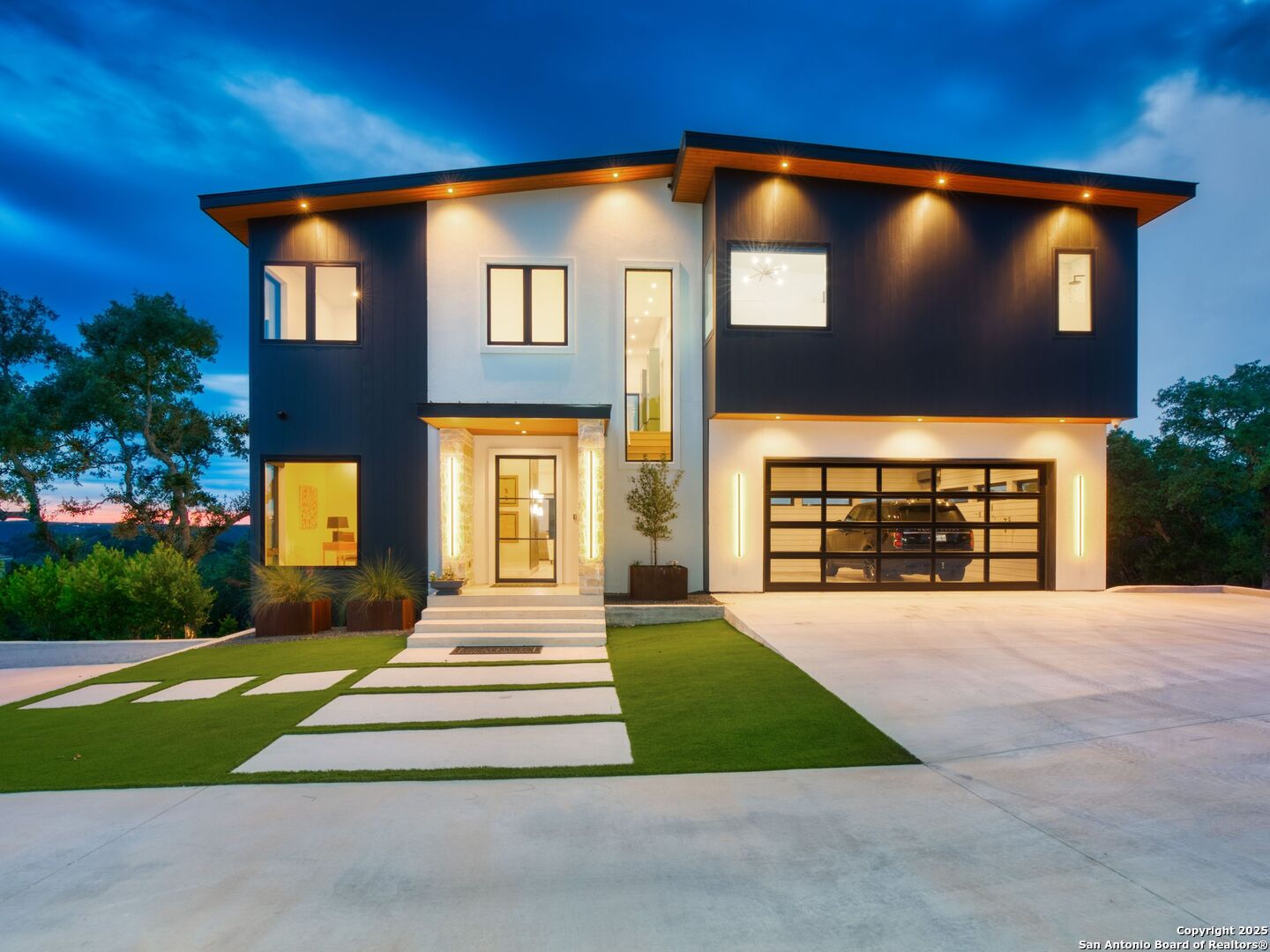 1104 SUMMIT RIDGE DR