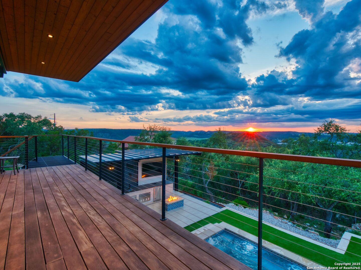 1104 SUMMIT RIDGE DR