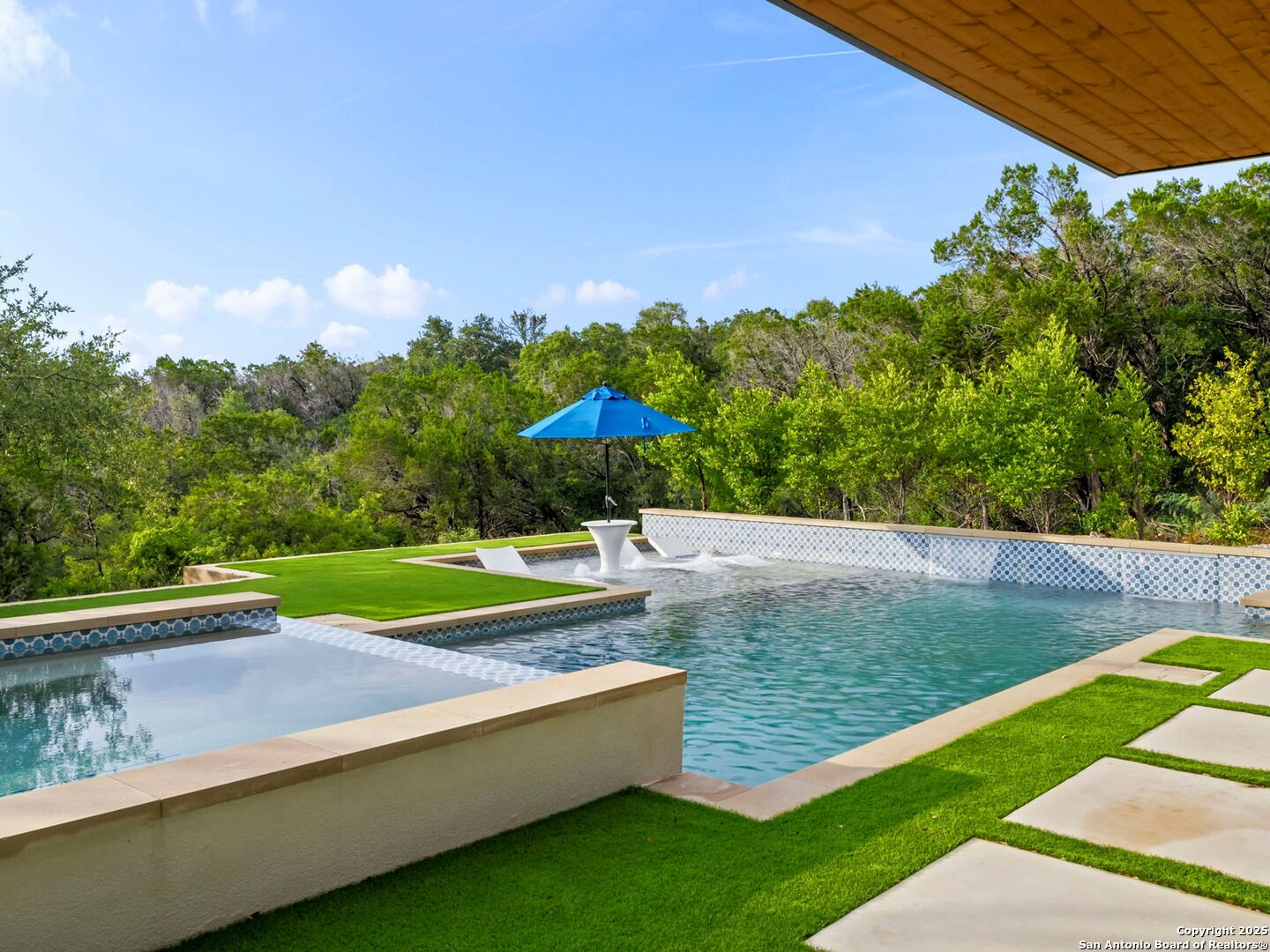 1104 SUMMIT RIDGE DR