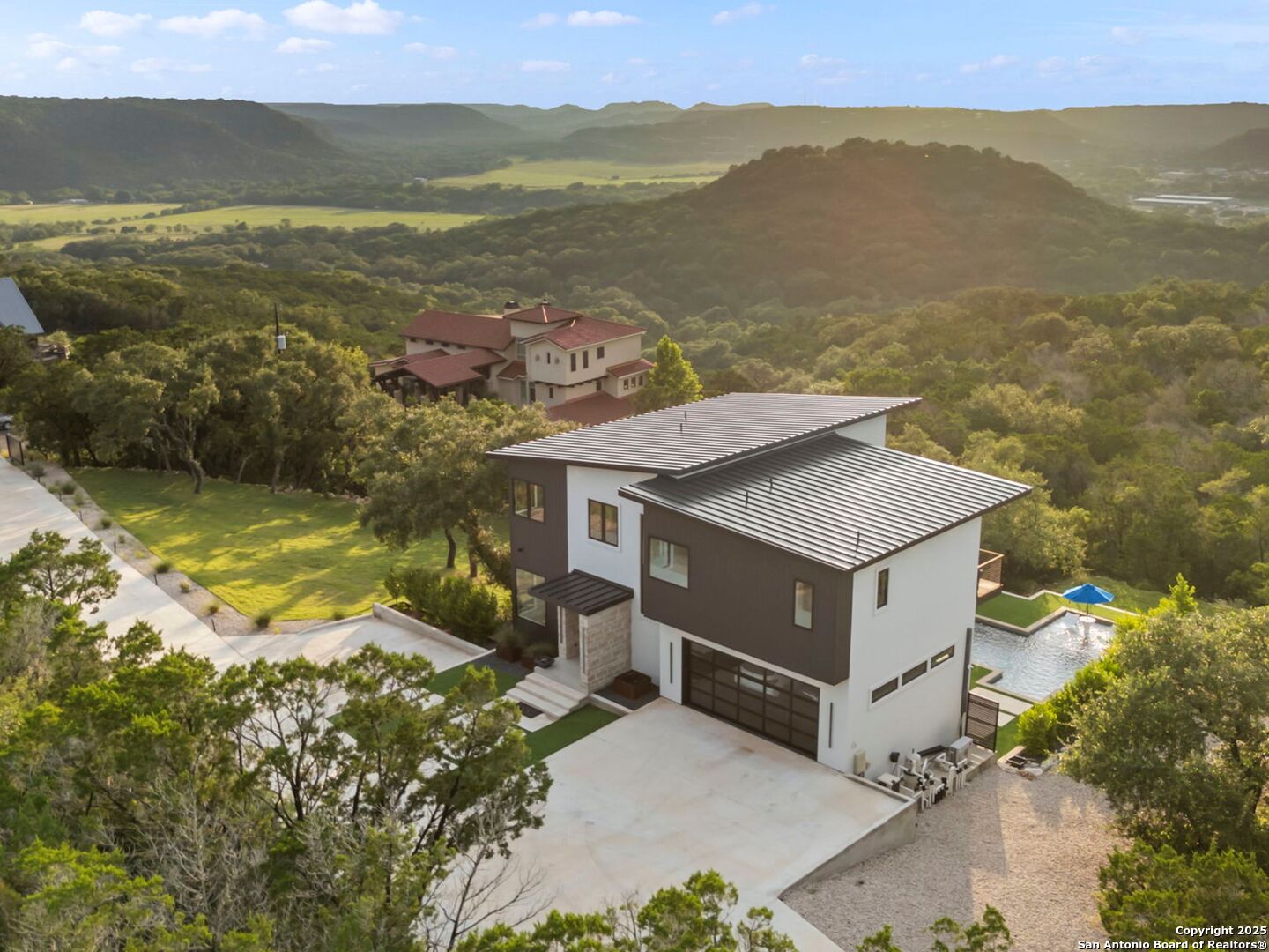 1104 SUMMIT RIDGE DR