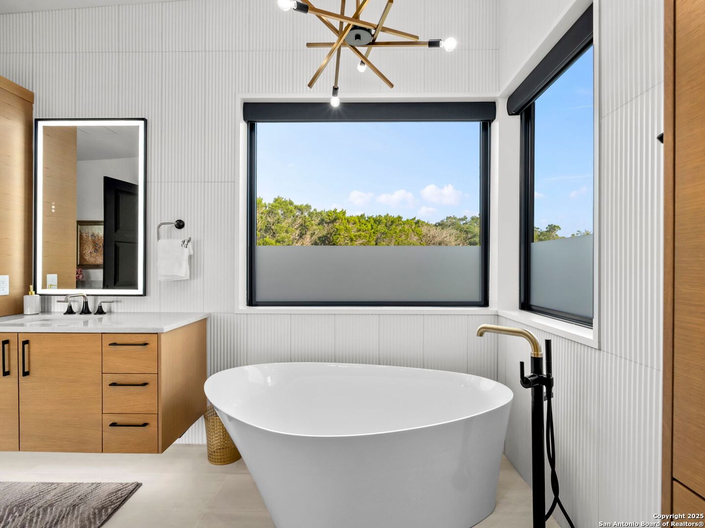 1104 SUMMIT RIDGE DR