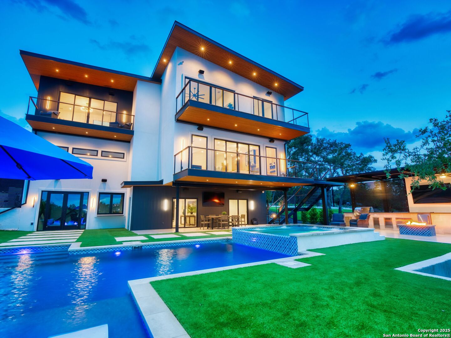 1104 SUMMIT RIDGE DR