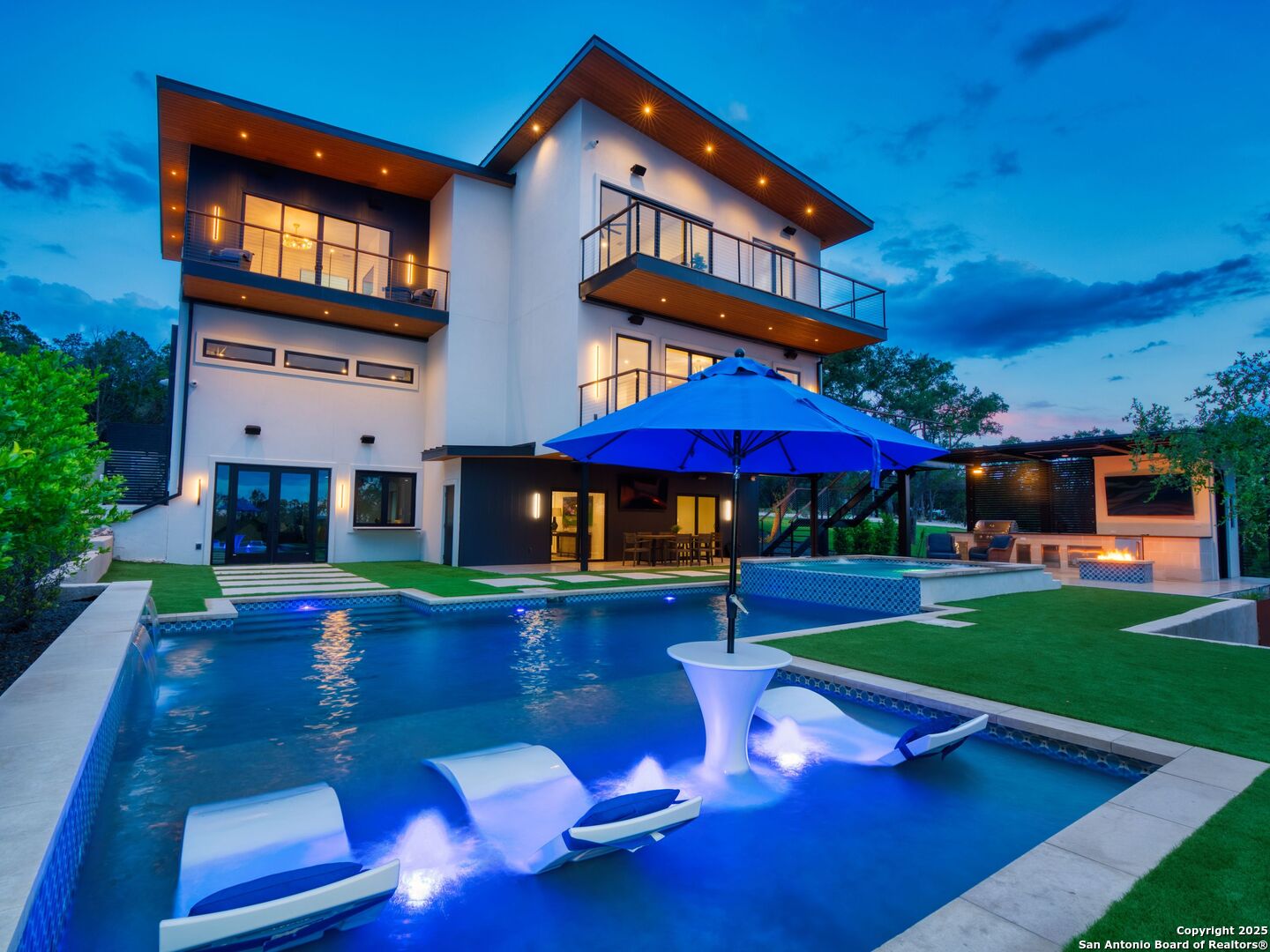 1104 SUMMIT RIDGE DR