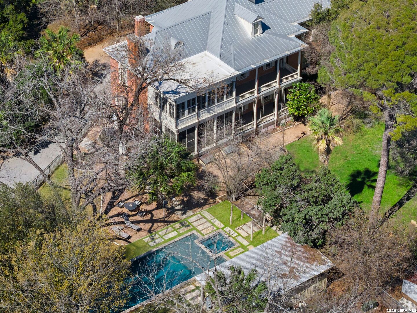 372 Magazine Ave