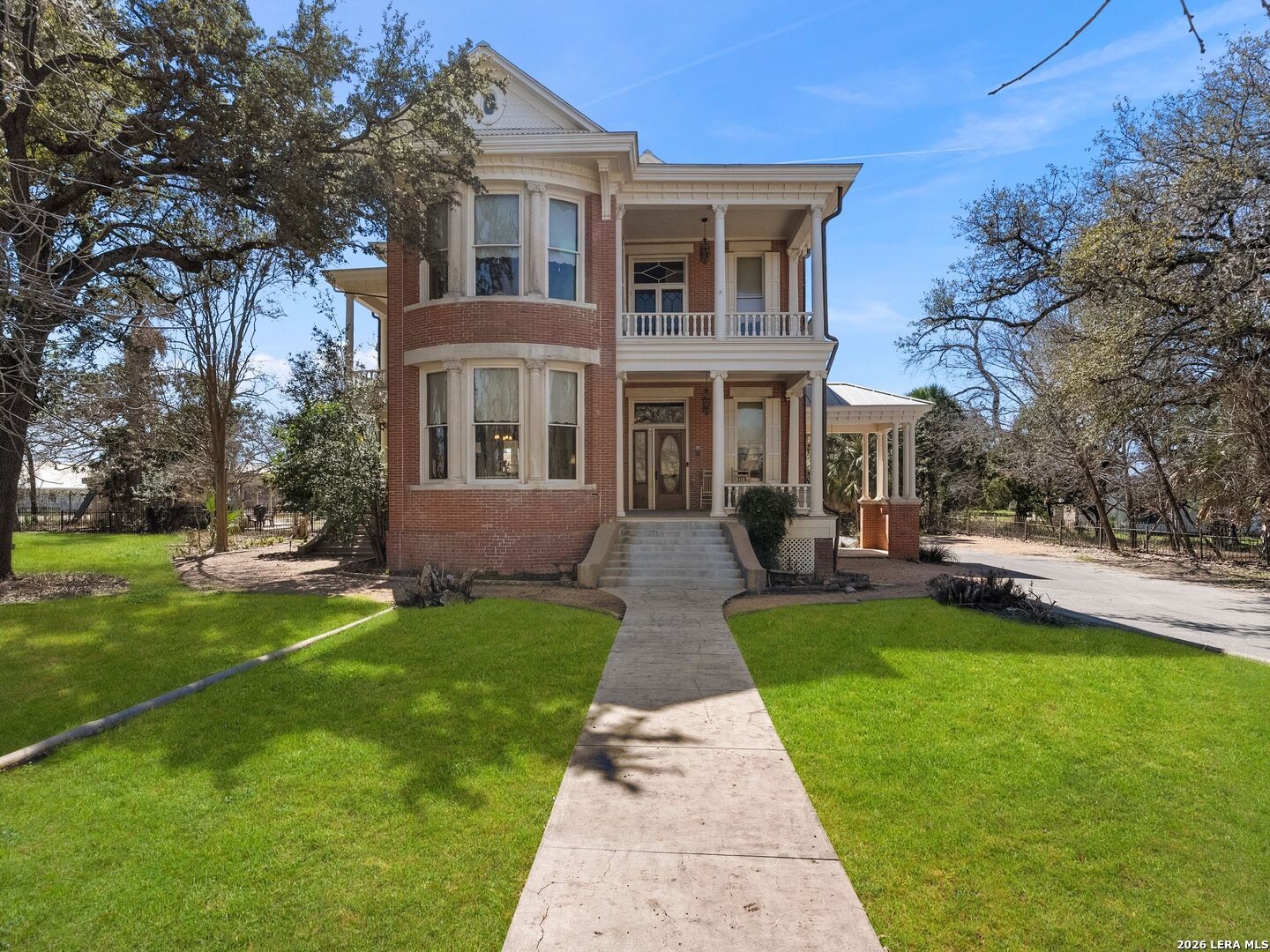 372 Magazine Ave