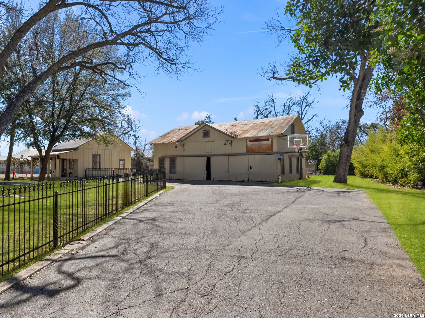 372 Magazine Ave