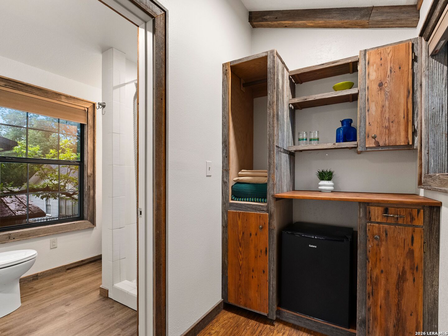 299 W Edgewater