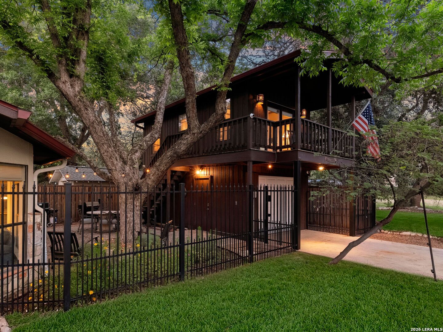 299 W Edgewater