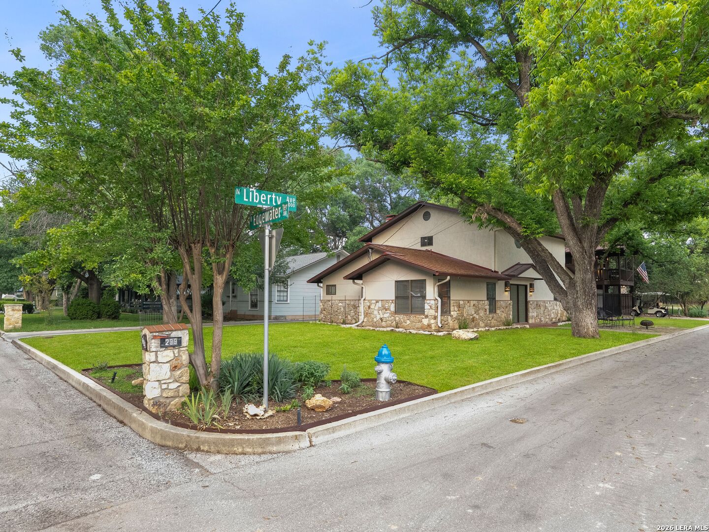 299 W Edgewater