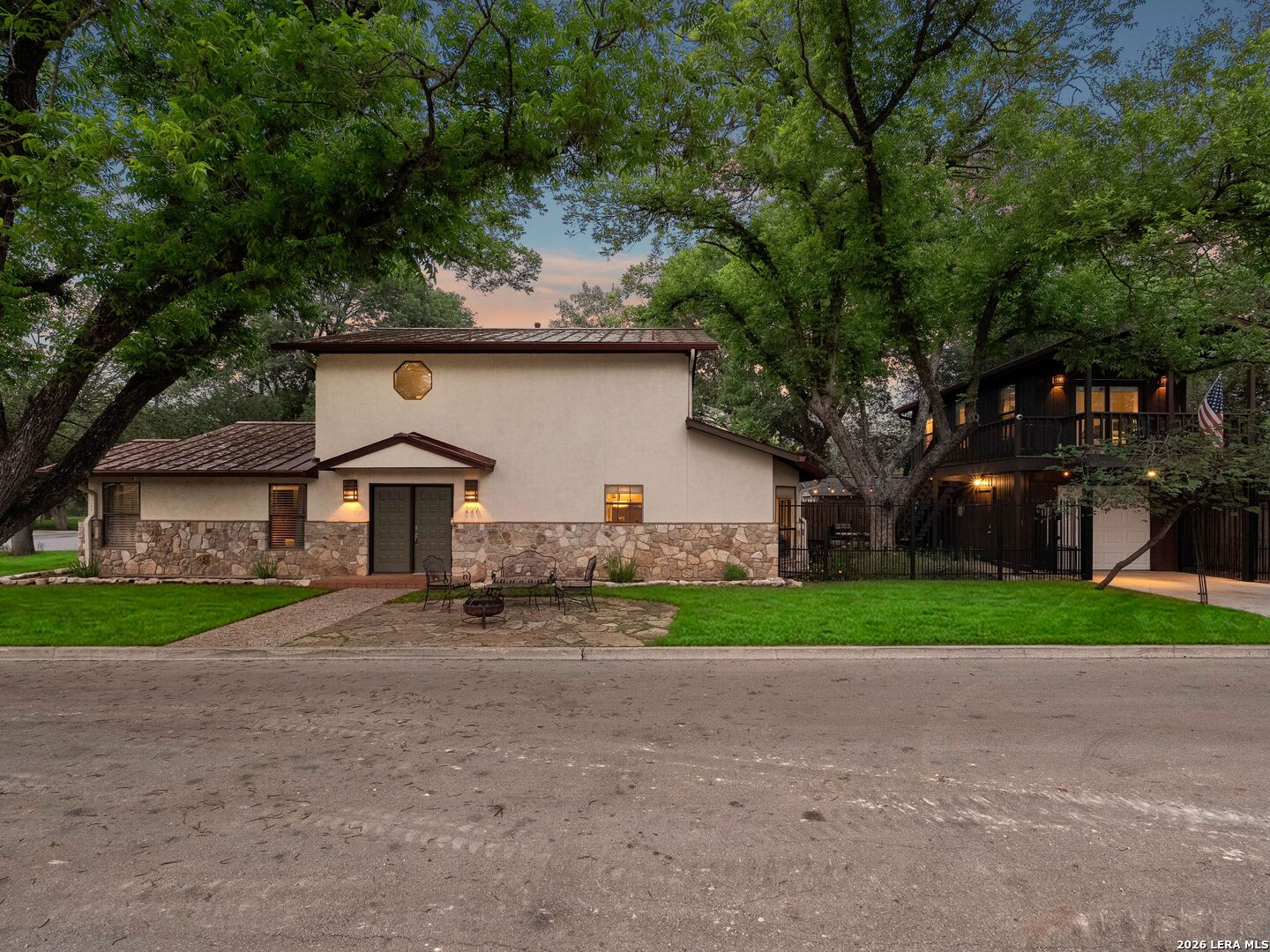 299 W Edgewater