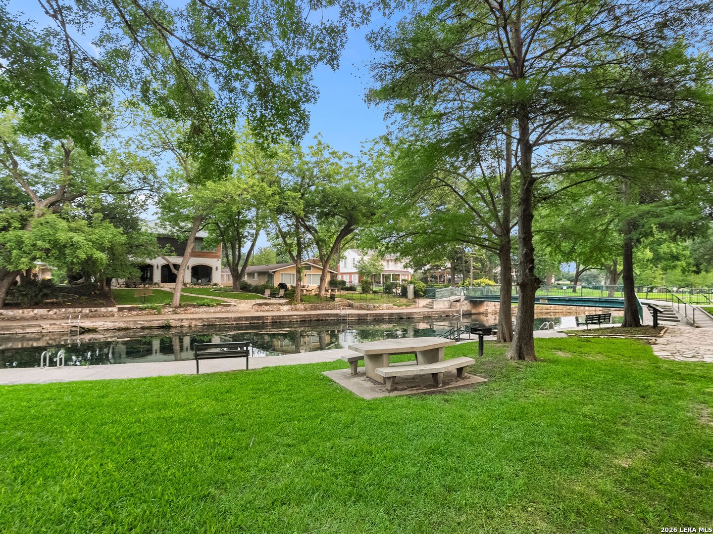 299 W Edgewater