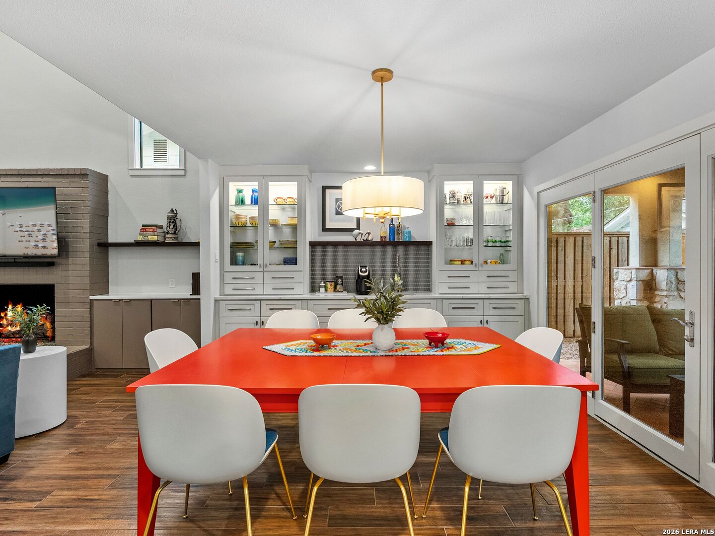299 W Edgewater